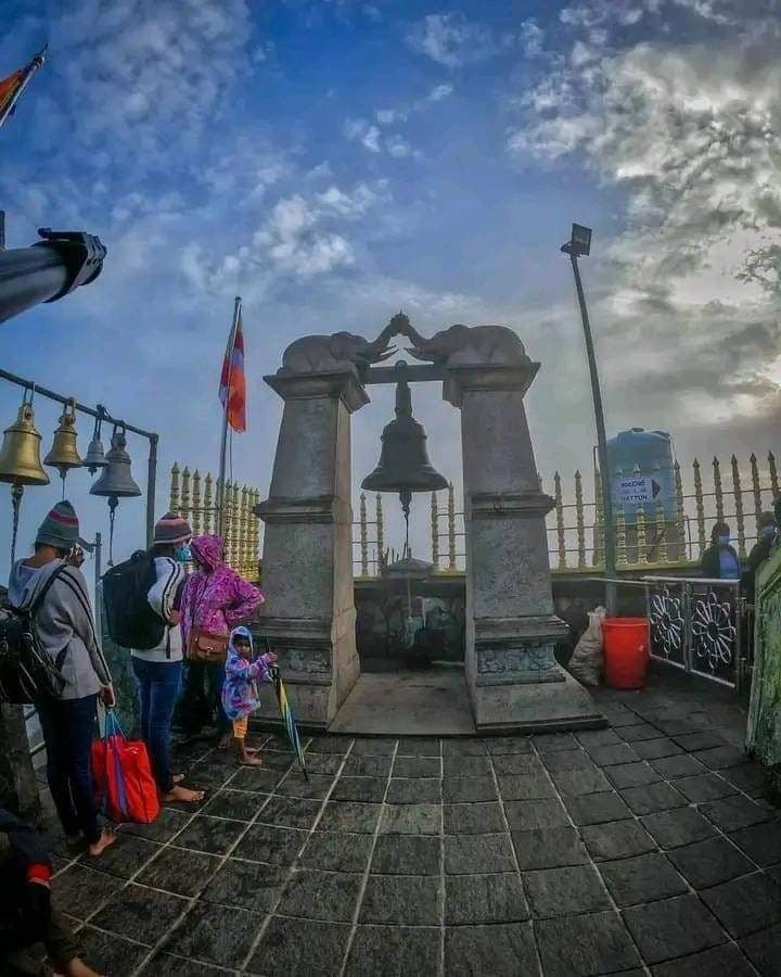 adam's peak temple inside